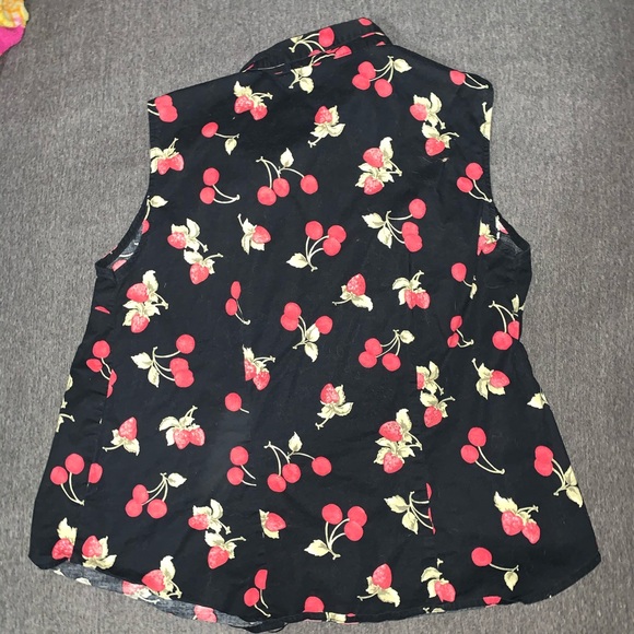 Gloria Vanderbilt cherry sleeveless button up - Picture 5 of 6